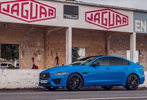 搭载2.0T发动机 限量200台 捷豹XE兰斯特别版官图发布