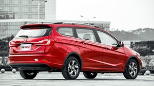 旋钮换挡/方向盘带拨片 宝骏310W增加两款自动挡车型售5.78万元起