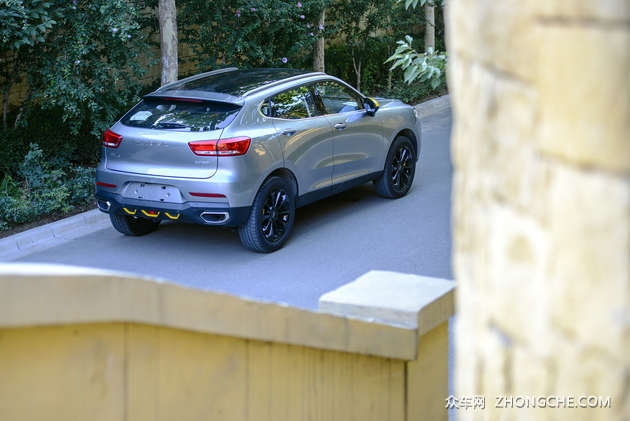 10万元的高颜值SUV 车机系统竟然能玩微信