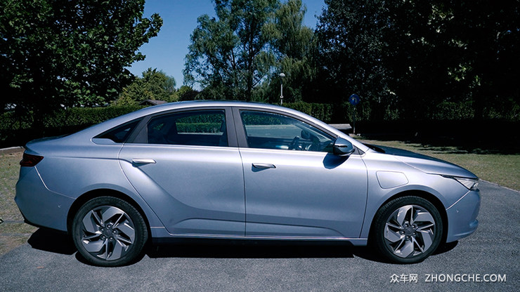 颜值与续航并存,15万几何A锋芒不减