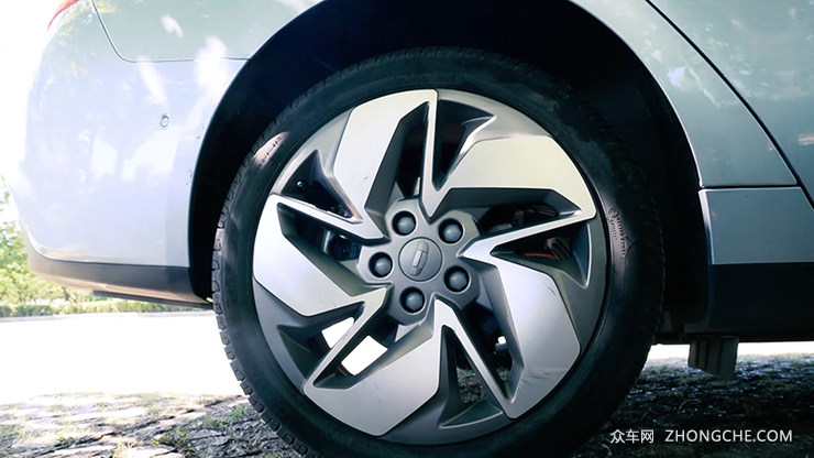 颜值与续航并存,15万几何A锋芒不减