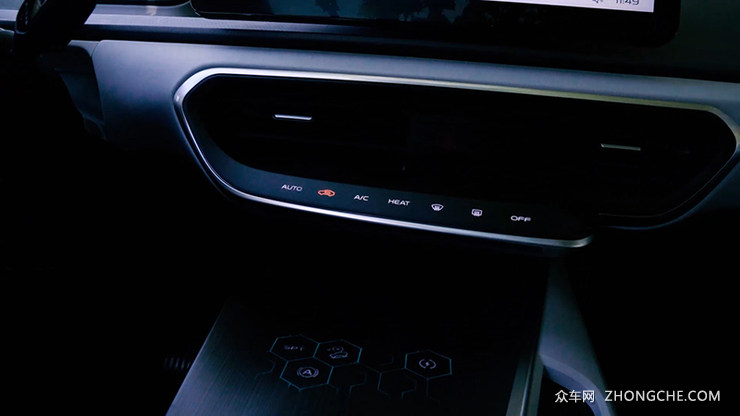 颜值与续航并存,15万几何A锋芒不减