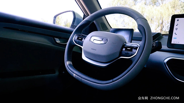 颜值与续航并存,15万几何A锋芒不减