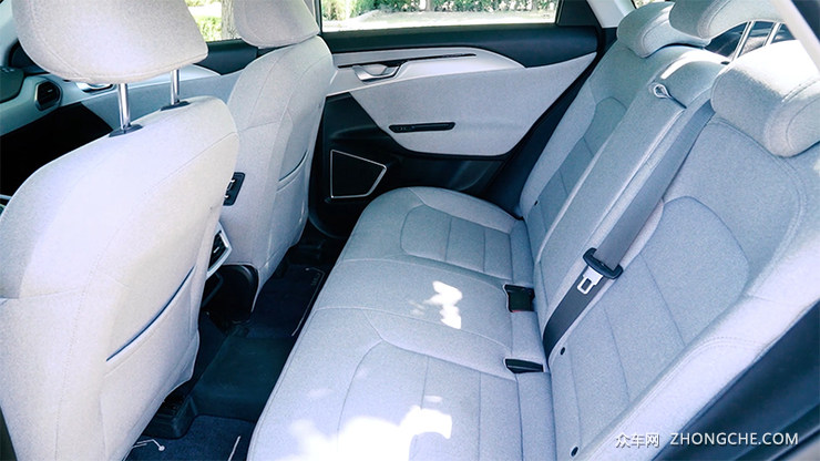 颜值与续航并存,15万几何A锋芒不减