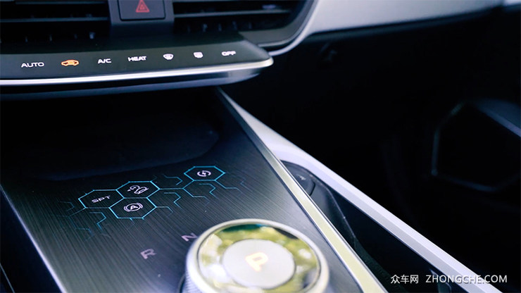 颜值与续航并存,15万几何A锋芒不减