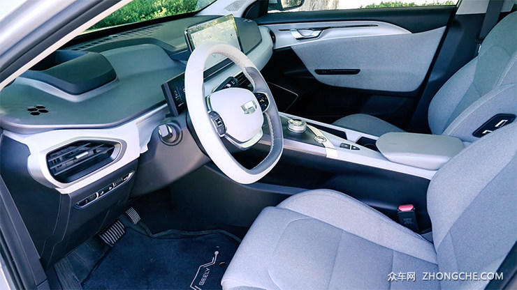 颜值与续航并存,15万几何A锋芒不减