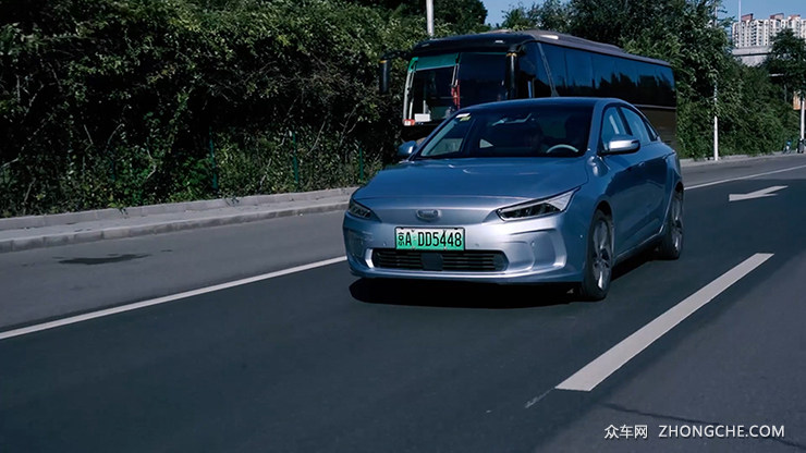 颜值与续航并存,15万几何A锋芒不减