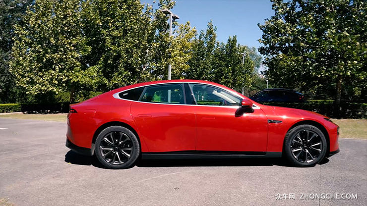 对标特斯拉 28万民族之光小鹏P7实力爆表