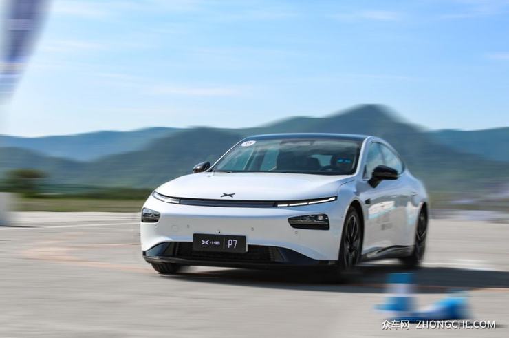 纯电+智能驾驶+600km以上续航选哪个?