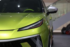 2021上海车展探馆丨东风风行T5 EVO雷霆版实拍 全新车漆配色 外观更激进