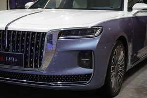 2021上海车展丨演绎古典奢华 配星空车顶 红旗H9+白玉兰主题版发布