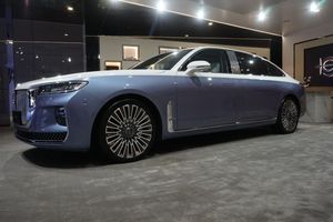 2021上海车展丨演绎古典奢华 配星空车顶 红旗H9+白玉兰主题版发布