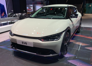 2021广州车展丨采用“对立统一”设计 起亚EV6/EV6 GT-line亮相