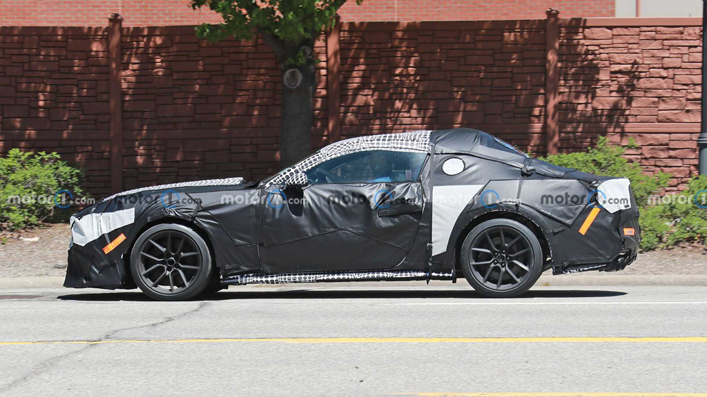 全新福特Mustang跑车最新谍照曝光 有望2023年4月首发