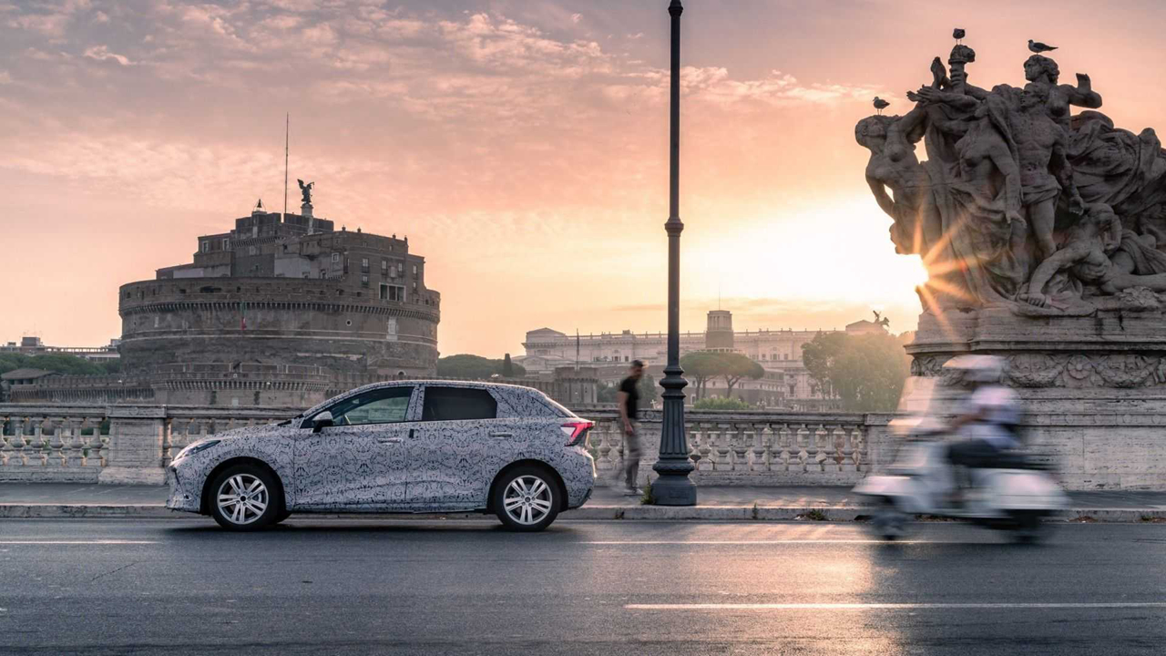 MG4 Electri官图发布，内饰首次亮相，WLTP工况续航可达450km