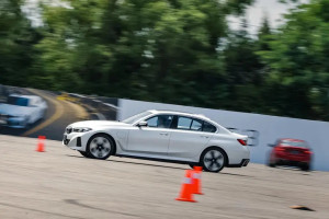 以電動詮釋純粹駕趣，全新BMW i3可不是什么“油改電”