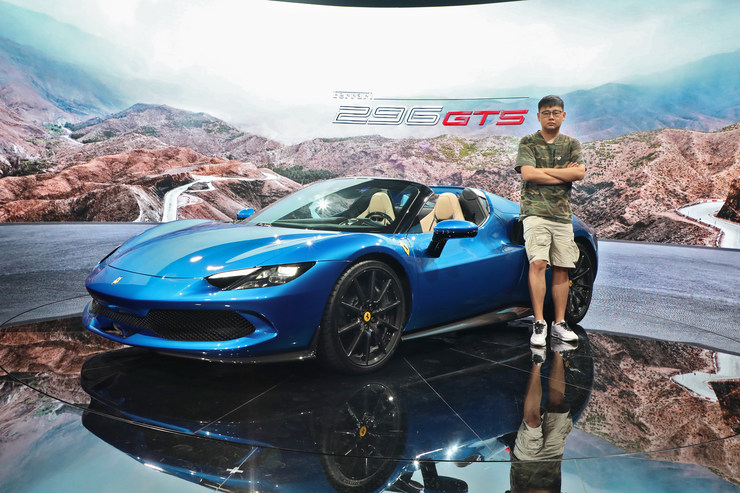 敞篷跑车有何魅力 抢先实拍法拉利296GTS
