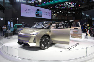 面向家庭智能出行 爱驰U7 ION概念车亮相