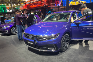 2019广州车展丨百公里油耗1.8L 迈腾GTE亮相