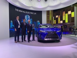 2019广州车展丨外观辨识度极高 雷克萨斯首款电动车UX300e亮相