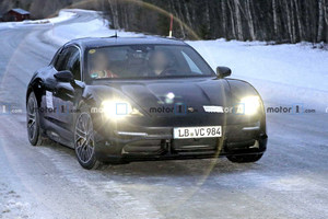 电动版Panamera？保时捷Taycan Cross Turismo路试谍照曝光
