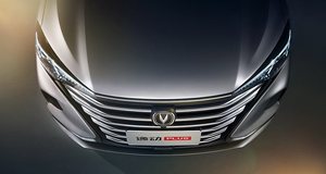 车内连屏设计 长安逸动PLUS将于12月12日亮相