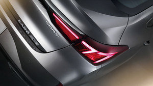 车内连屏设计 长安逸动PLUS将于12月12日亮相