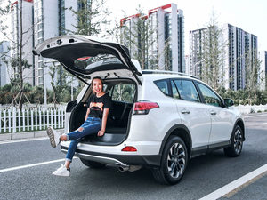 帮她选  北京大妞和RAV4荣放的不期而遇