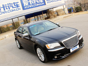 穿西服的肌肉男 克莱斯勒300C品质测试