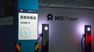 蔚来 PK 特斯拉，首次实地探访蔚来超级充电站