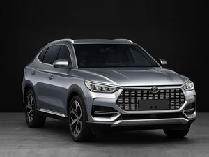 年内上市/还有纯电版 比亚迪全新中型SUV首发