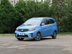 实用有颜空间大 爱卡实拍东风启辰M50V