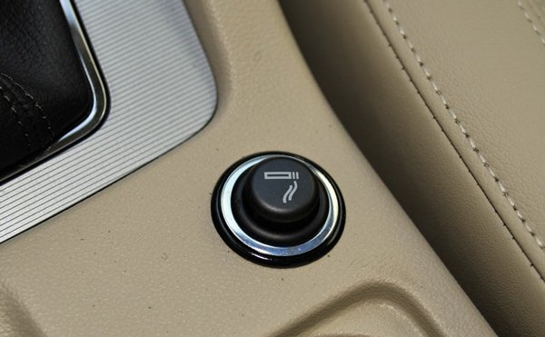 大众捷达点烟器怎么用捷达点烟器保险丝位置