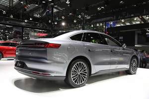 预售23万起/4.7秒破百 比亚迪汉DM首发