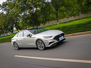 勇于自我突破 测北京现代第十代索纳塔