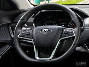 液晶大屏和三排座椅 嘉悦X8实车内饰首曝