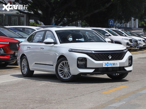 新宝骏RC-5/RC-5W正式上市 售5.98万起