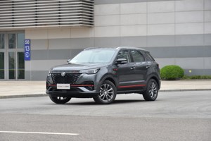 售9.79万起 长安CS55PLUS/锐程CC蓝鲸版上市