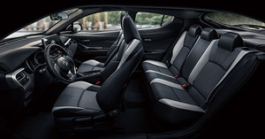 年轻人的专属座驾2021款奕泽IZOA SPORT