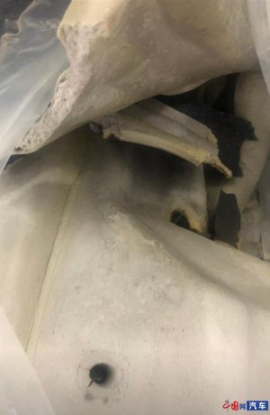 上汽大众凌渡异味难除车主无奈开窗行驶 出质保后4S店建议更换隔音棉
