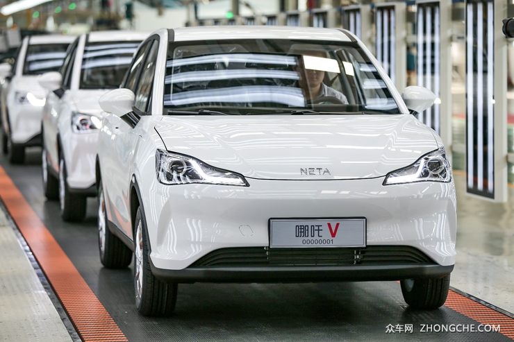 哪吒V量产车型正式下线 上市进入倒计时