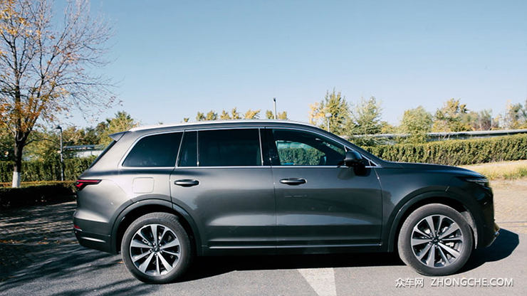 续航800公里 体验6座SUV理想ONE