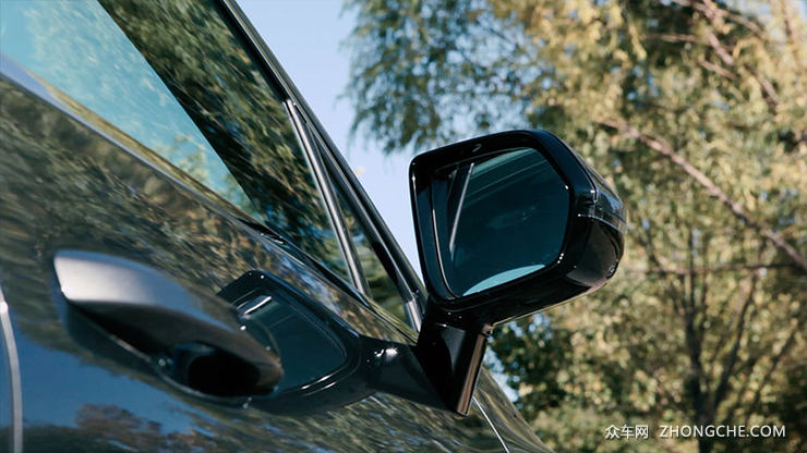 续航800公里 体验6座SUV理想ONE