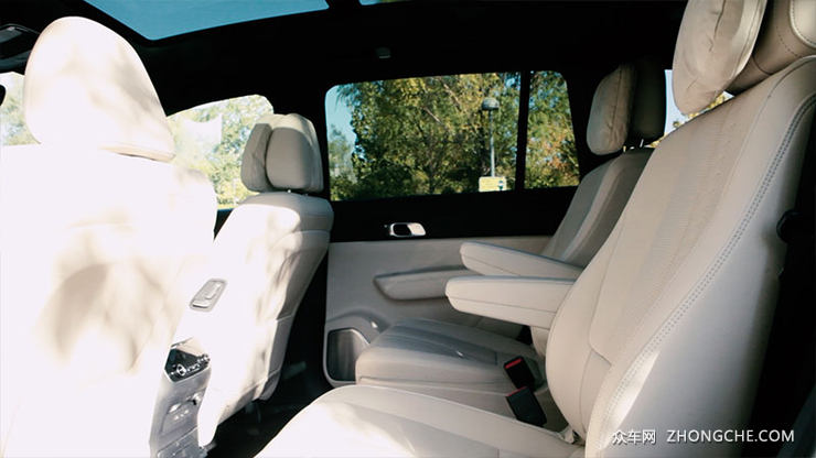 续航800公里 体验6座SUV理想ONE