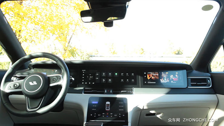 理想ONE 移动的电影院