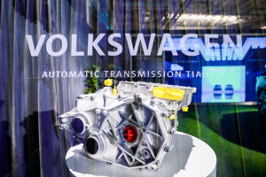 大众汽车在电动世界“变戏法”