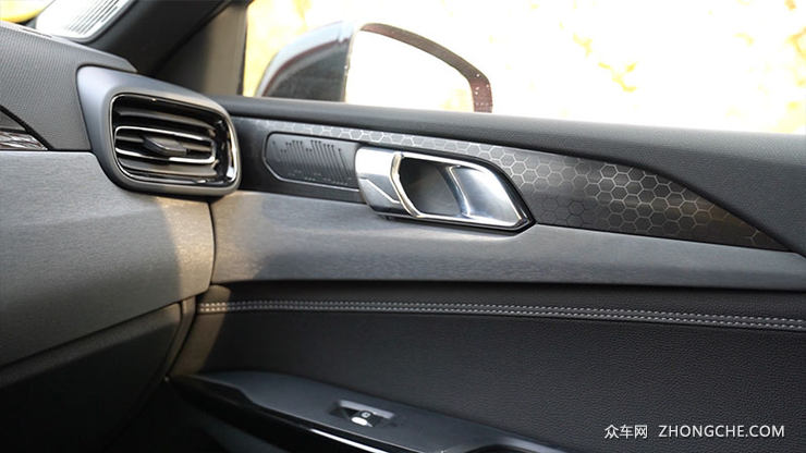 冠军基因不是吹的 15万元领克03冠军版 网红小钢炮