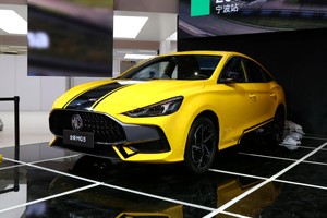 拉花车贴+专属签名 MG5潮越青奢限定版亮相