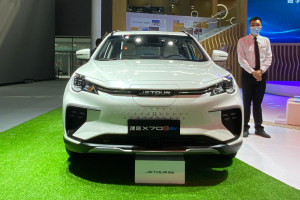 前脸变化很大 广州车展实拍新款捷途X70S EV
