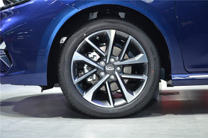 配置升级+“双子星”外观  广州车展实拍奇瑞艾瑞泽5 PLUS